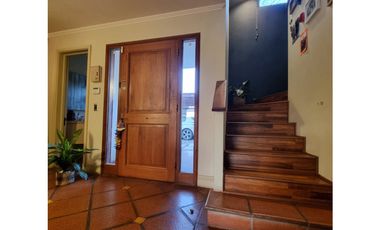 Piedra Roja/ 5 Dormitorios/ Las Flores  (VE)