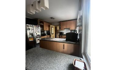 Piedra Roja/ 5 Dormitorios/ Las Flores  (VE)