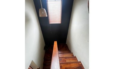 Piedra Roja/ 5 Dormitorios/ Las Flores  (VE)