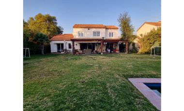 Piedra Roja/ 5 Dormitorios/ Las Flores  (VE)