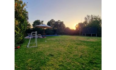 Piedra Roja/ 5 Dormitorios/ Las Flores  (VE)