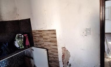 Casa en venta - 2 Dormitorios 1 Baño - José Marmol