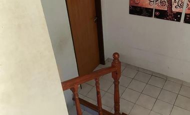 Casa en venta - 6 Dormitorios 4 Baños - Lomas de Zamora