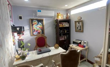 Casa en venta - 6 Dormitorios 4 Baños - Lomas de Zamora