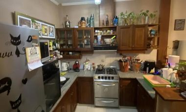 Casa en venta - 6 Dormitorios 4 Baños - Lomas de Zamora