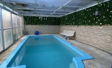 Casa en venta - 6 Dormitorios 4 Baños - Lomas de Zamora