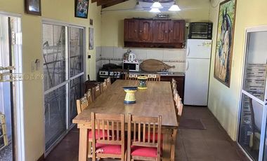 Casa en venta - 6 Dormitorios 4 Baños - Lomas de Zamora