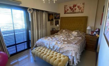 Casa en venta - 6 Dormitorios 4 Baños - Lomas de Zamora