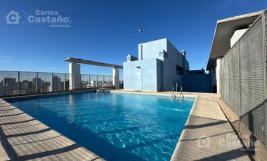 Moderno depto.2 amb. Amplios balcones c/ Vista.Cochera fija 2 autos. Edificio c/piscina, sum y seguridad, sobre Av. Maipú.