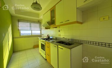 Moderno depto.2 amb. Amplios balcones c/ Vista.Cochera fija 2 autos. Edificio c/piscina, sum y seguridad, sobre Av. Maipú.