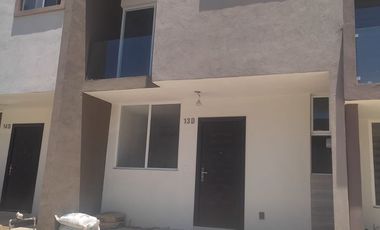 Se Renta Casa en el Fortín en Coto y con Recamara en Planta Baja.