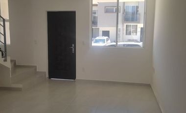 Se Renta Casa en el Fortín en Coto y con Recamara en Planta Baja.