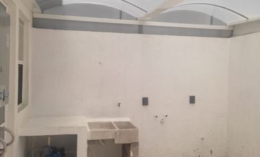 Se Renta Casa en el Fortín en Coto y con Recamara en Planta Baja.