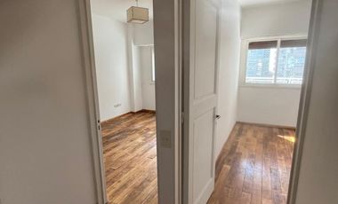 Excelente departamento de 3 ambientes con cochera en Vicente  López