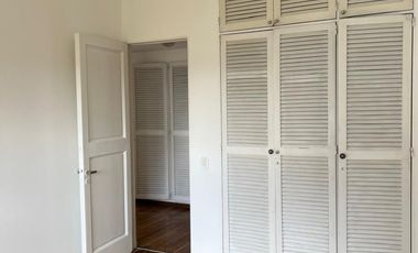 Excelente departamento de 3 ambientes con cochera en Vicente  López