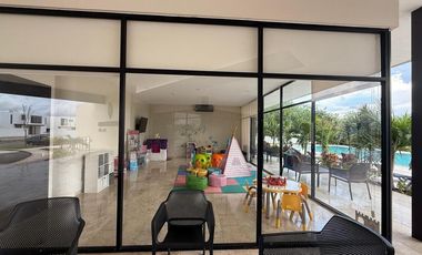 Venta de Casa Nueva 2 pisos de 3 Habitaciones en Conkal