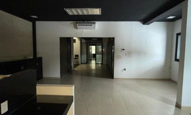 EDIFICIO CON OFICINAS Y BODEGA EN RENTA EN LA PENCIL