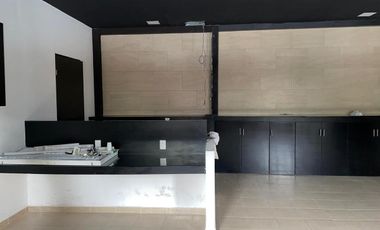 EDIFICIO CON OFICINAS Y BODEGA EN RENTA EN LA PENCIL