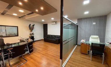 EDIFICIO CON OFICINAS Y BODEGA EN RENTA EN LA PENCIL