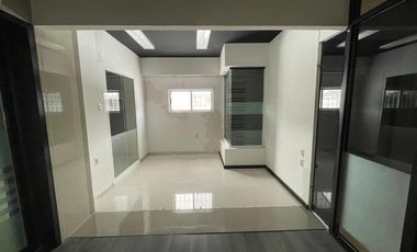 EDIFICIO CON OFICINAS Y BODEGA EN RENTA EN LA PENCIL