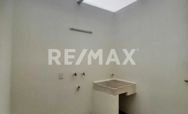 CASA EN RENTA DENTRO DE COTO MAGMA, COLLI URBANO