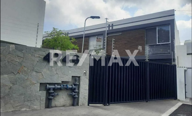 CASA EN RENTA DENTRO DE COTO MAGMA, COLLI URBANO