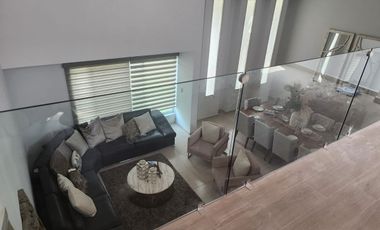 Casa en renta en colinas de san Javier