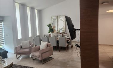 Casa en renta en colinas de san Javier