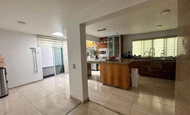 Casa en renta en colinas de san Javier