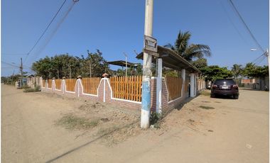 En venta casa rustica de 2 habitaciones sector Villamarina.