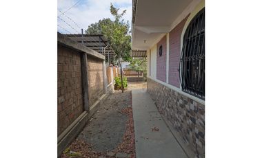 En venta casa rustica de 2 habitaciones sector Villamarina.