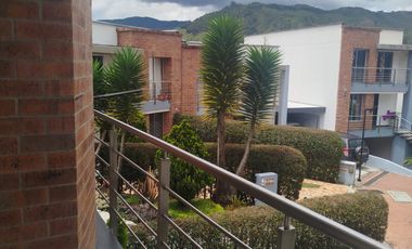 Casa De 3 Niveles En Venta En El Retiro (Sector Puro Cuero). (Condominio De 22 Casas).