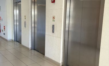 Departamento En Venta De 3 Dorm. En La Cisterna Piscina