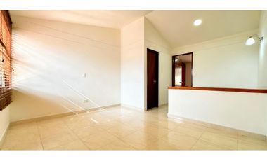 Casa remodelada en venta | Tres pisos - Portales de Niza Palmira Valle