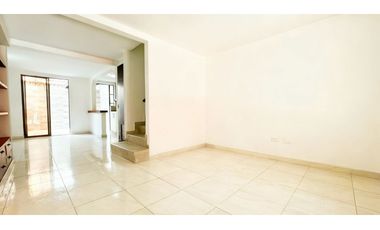 Casa remodelada en venta | Tres pisos - Portales de Niza Palmira Valle