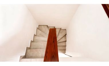 Casa remodelada en venta | Tres pisos - Portales de Niza Palmira Valle