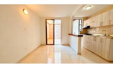 Casa remodelada en venta | Tres pisos - Portales de Niza Palmira Valle