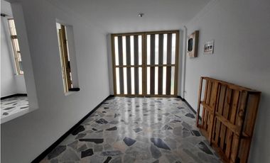 SE VENDE CASA AMPLIA EN SAN PABLO ZIPAQUIR