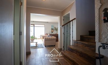 Casa en Venta en Casa con vista a Stgo. en Álvaro Casanova