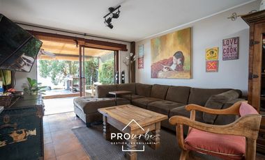 Casa en Venta en Casa con vista a Stgo. en Álvaro Casanova