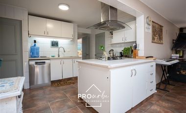 Casa en Venta en Casa con vista a Stgo. en Álvaro Casanova