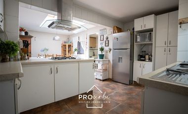 Casa en Venta en Casa con vista a Stgo. en Álvaro Casanova