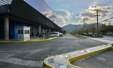 Local Comercial en Arriendo en José Alcalde Délano - Clínica MEDS