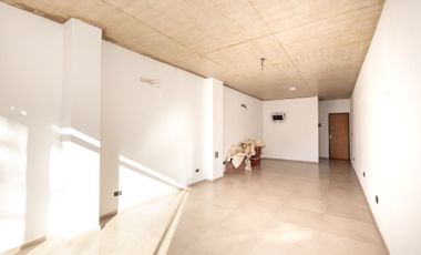 LOCAL 42 M2 A ESTRENAR CASEROS NORTE - PERMUTA