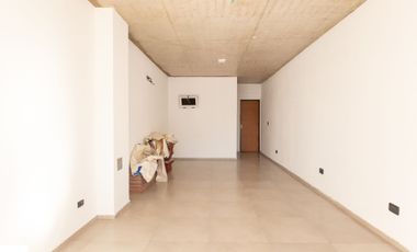 LOCAL 42 M2 A ESTRENAR CASEROS NORTE - PERMUTA