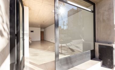 LOCAL 42 M2 A ESTRENAR CASEROS NORTE - PERMUTA