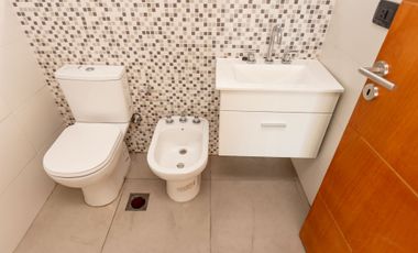 LOCAL 42 M2 A ESTRENAR CASEROS NORTE - PERMUTA