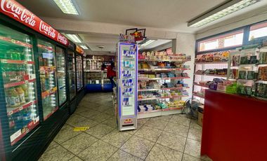 MINIMARKET CON COMIDA AL PASO, CLIENTELA FIDELIZADA