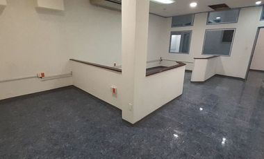 Rento extensa oficina a 3 cuadras del Aeropuerto de la Ciudad de México.