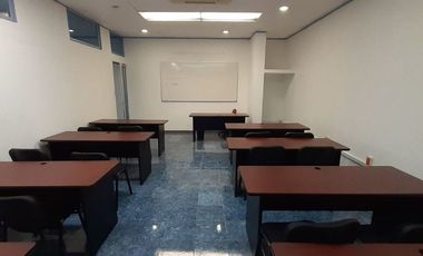Rento extensa oficina a 3 cuadras del Aeropuerto de la Ciudad de México.